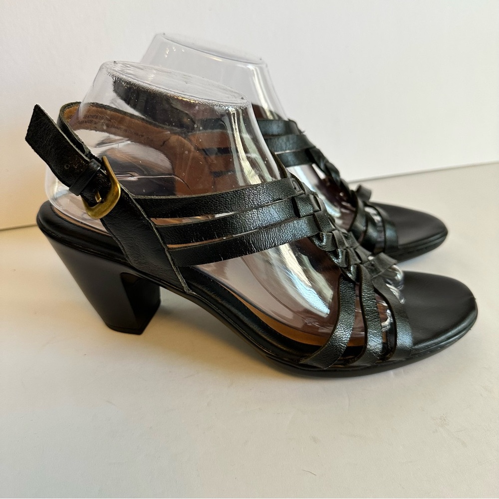 Sofft Black Leather Strappy Heels Sandals 10M‎ Buckle Comfort Cushioned Footbed